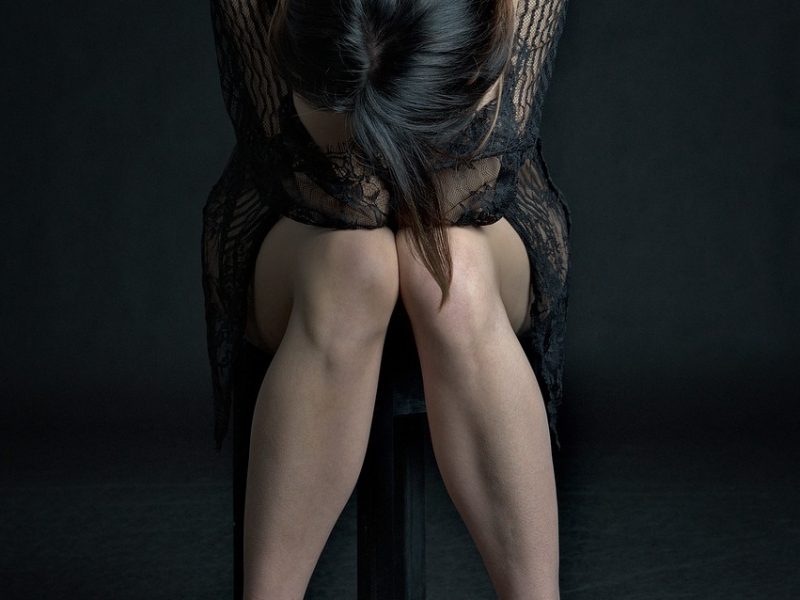 chica con depresión, Ayuda Psicológica y Terapia
